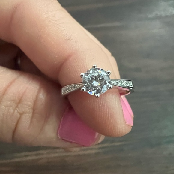 Elegant 925 Sterling Silver Classic Imitation Diamond Zircon Ring - Picture 1 of 10
